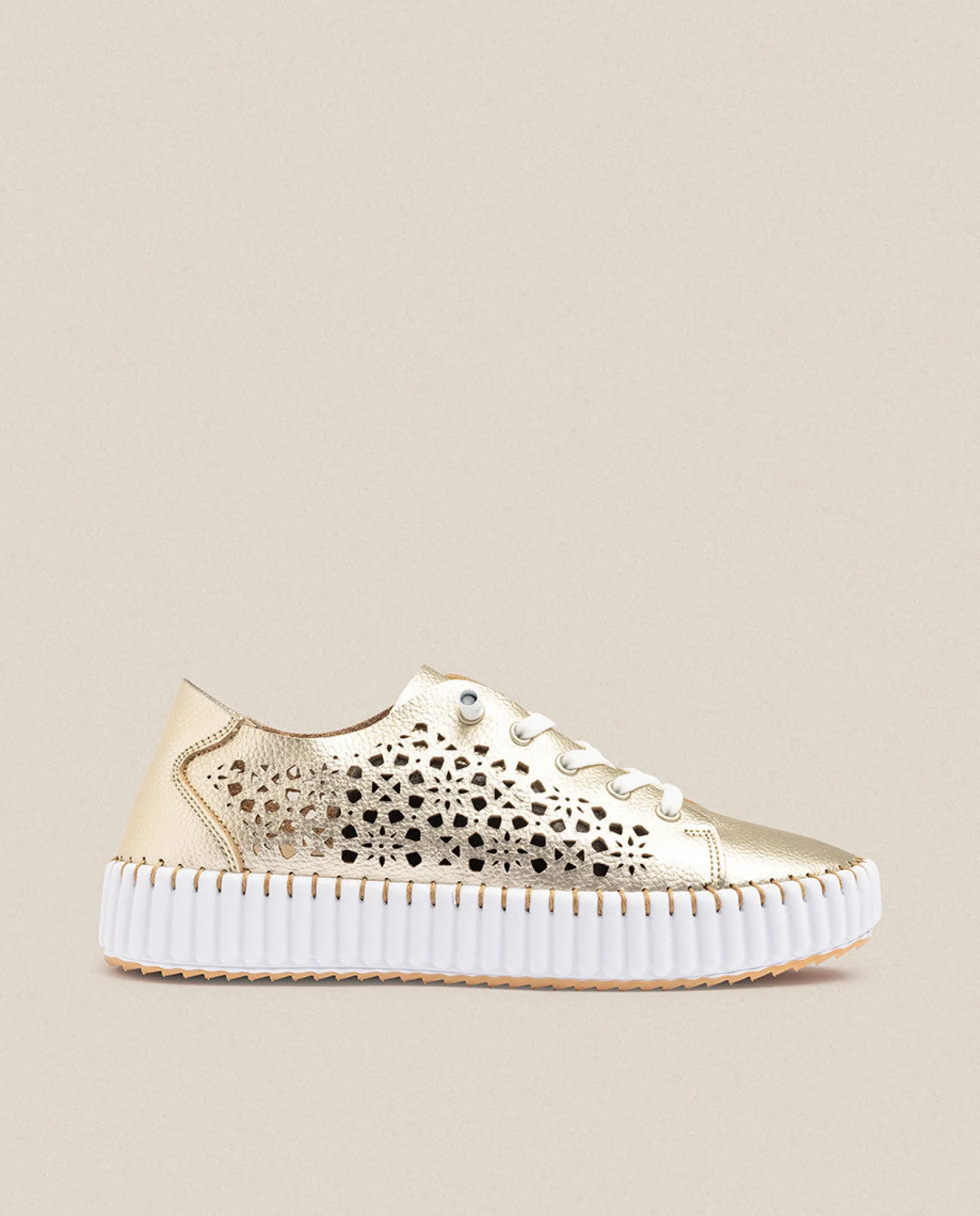 Zapato Plano Sintra 002 Dorado